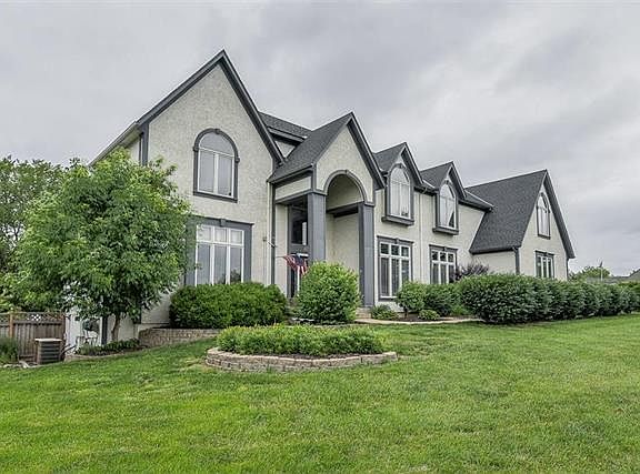 2nd image of 5024 Lewis Dr