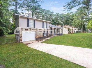 8943 Dorsey Rd, Riverdale, GA 30274