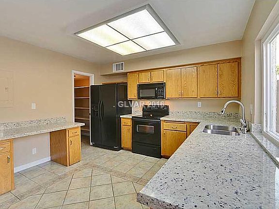 5th image of 4541 Brighton Dr