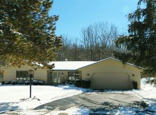 902 Cedar Creek Cir, Dayton, OH 45459