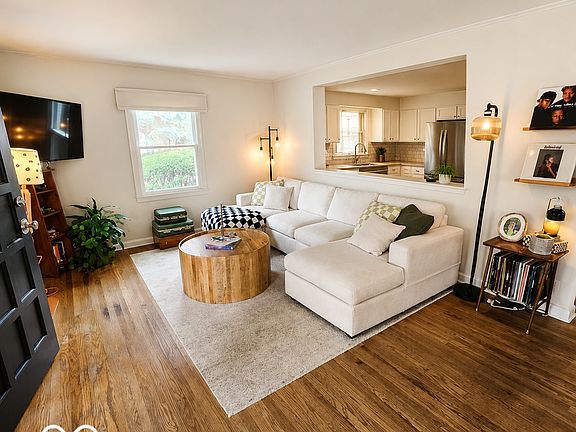 2nd image of 6031 Winthrop Ave