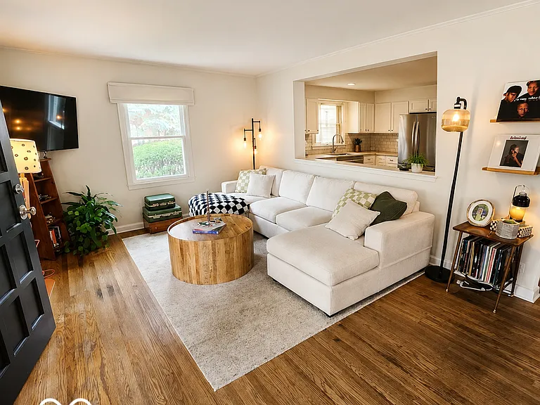 6031 Winthrop Ave — Photo 2