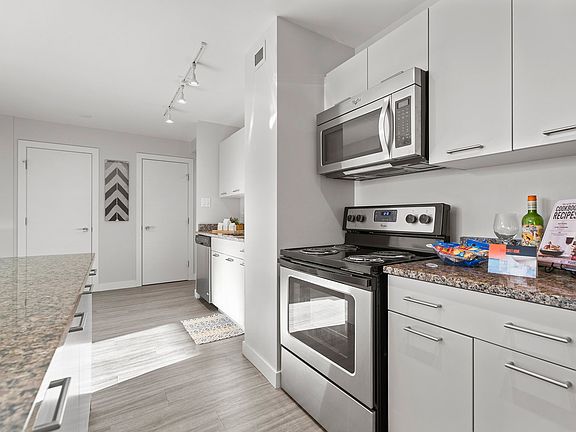4th image of 640 Main St #1
