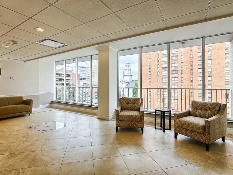Executive House Apartments — Photo 13