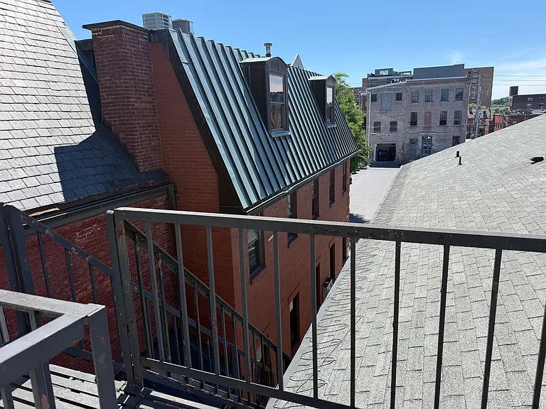 326 N Duke St — Photo 16