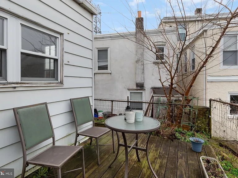 105 W Salaignac St — Photo 14