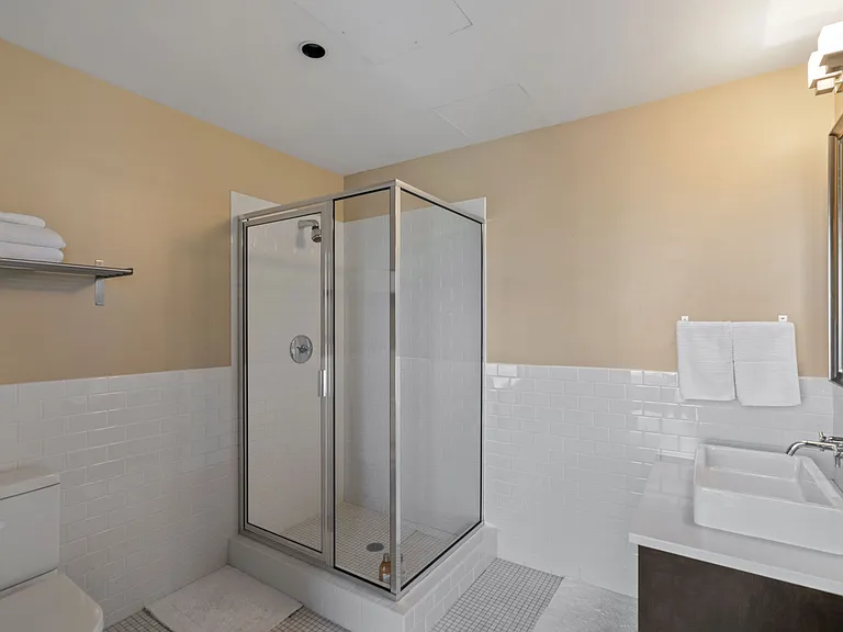 345 6th Ave N #605 — Photo 14