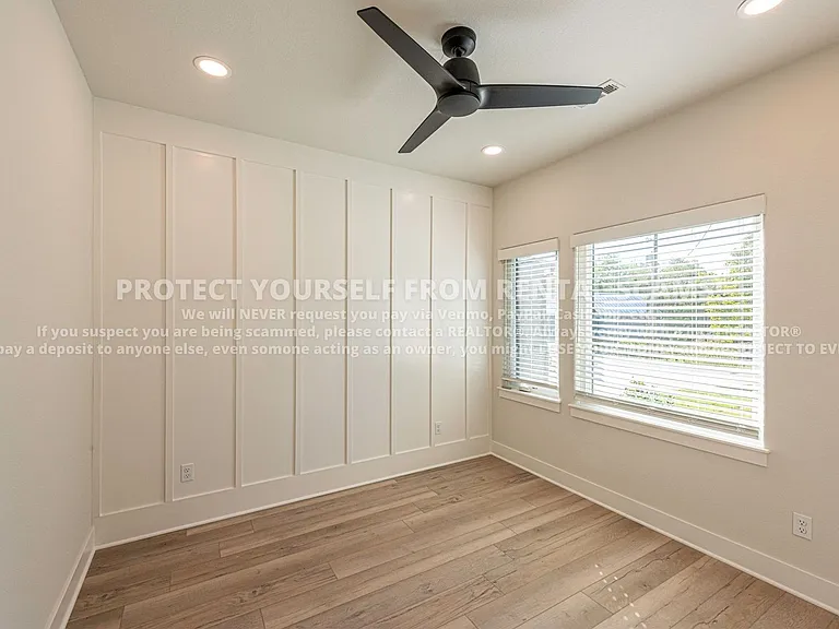 956 W Boone St — Photo 9