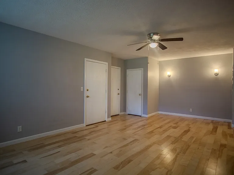 3 Tara Dr #4 — Photo 7