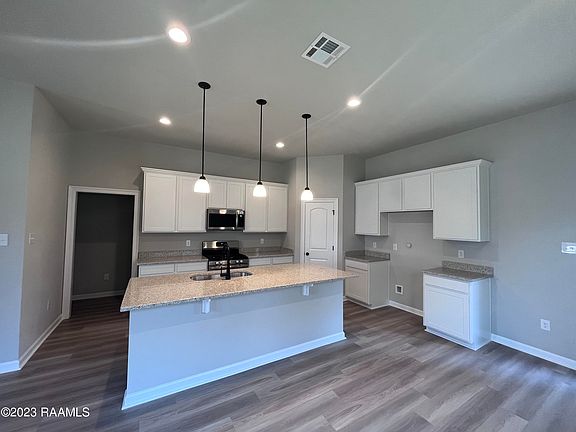 3rd image of 126 Lightbourne Dr