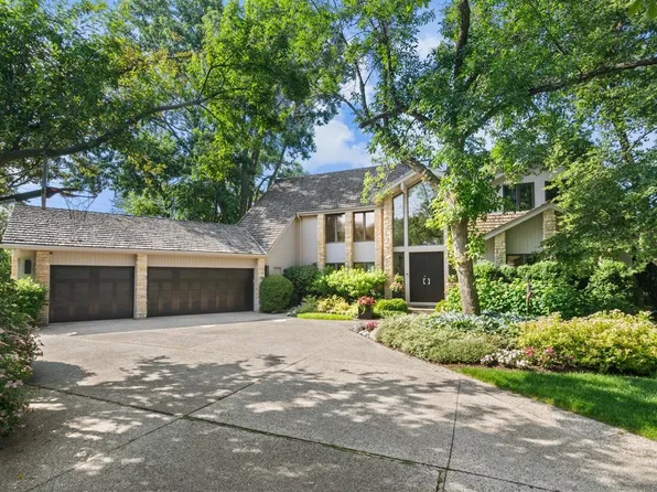 390 Landis Ln, Deerfield, IL 60015