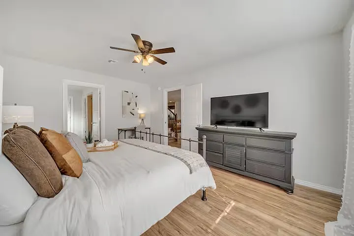 2123 E 63rd St — Photo 10