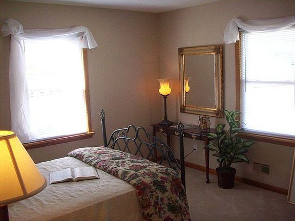 4th image of 747 Parkway Dr