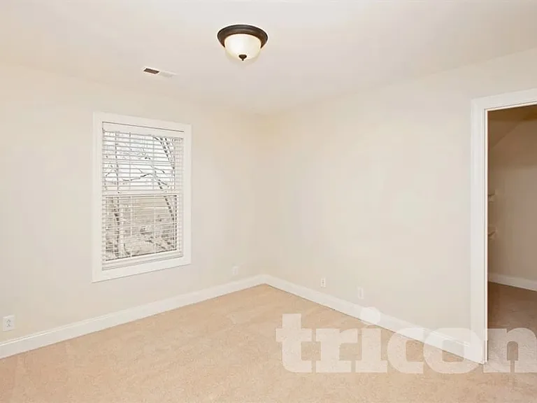 1410 Deerskin Ct — Photo 10