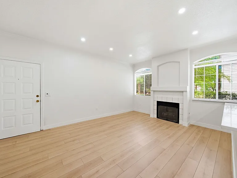 1830 N Buffalo Dr #1057 — Photo 2