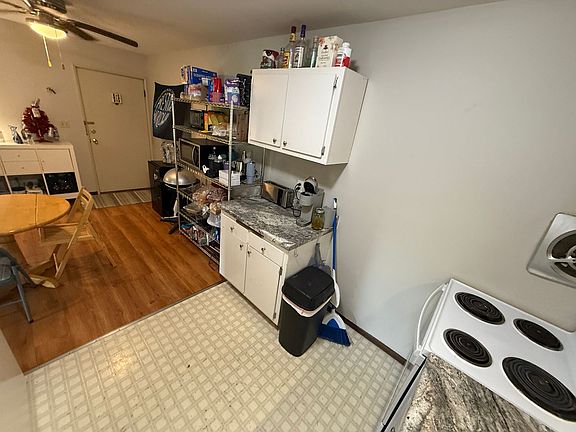 3rd image of 240 Williamsburg Dr APT 3