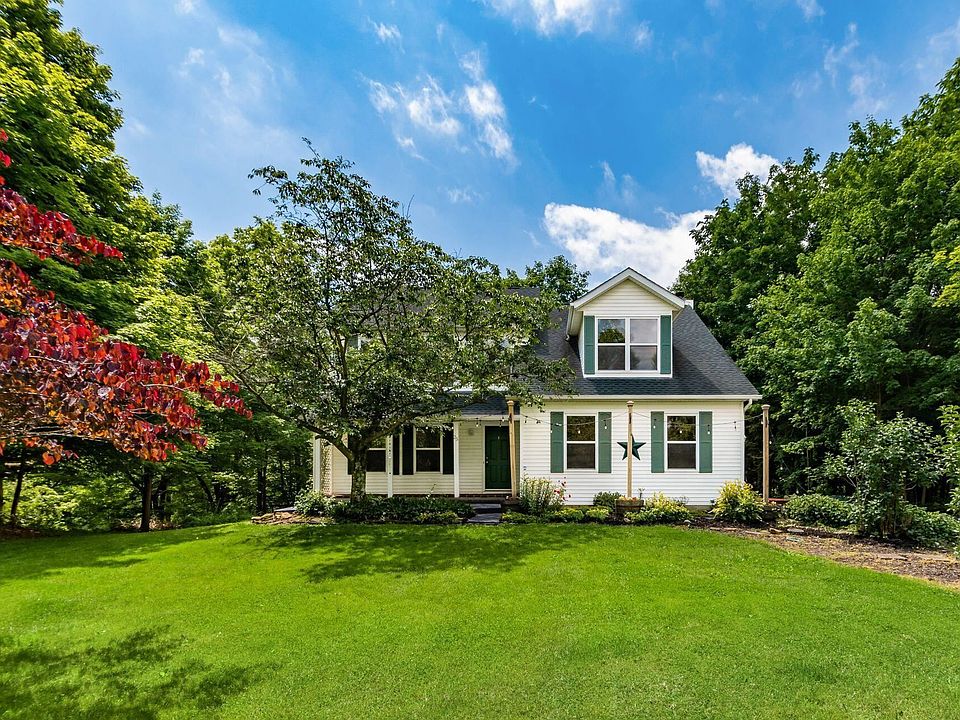 1st image of 25 White Oak Dr