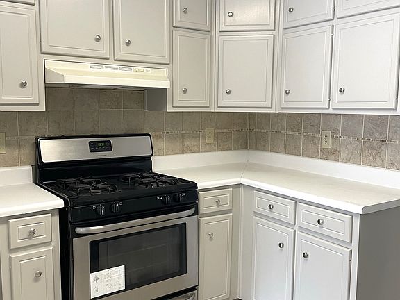 5th image of 980 Twin Brook Ct