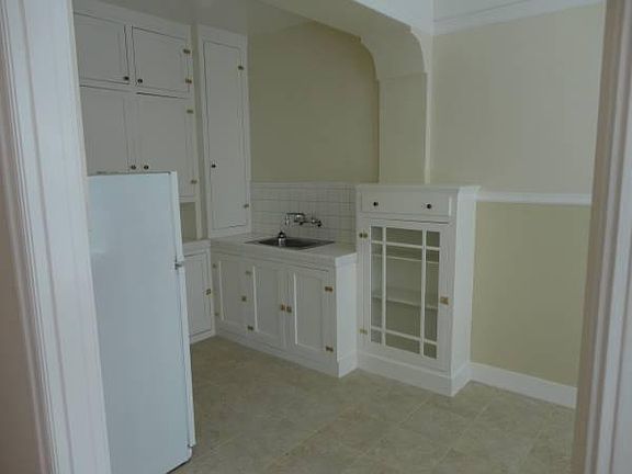 4th image of 1096 Fulton St #3