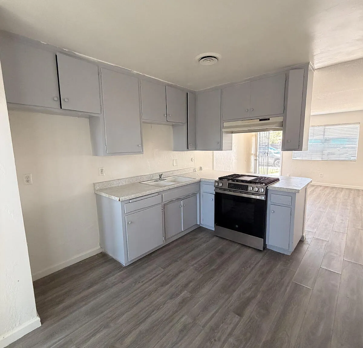 2 bed, 1.0 bath, 710 sqft, $1,150 — Photo 3