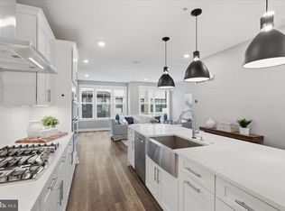 213 Market Sq NW #19, Vienna, VA 22180