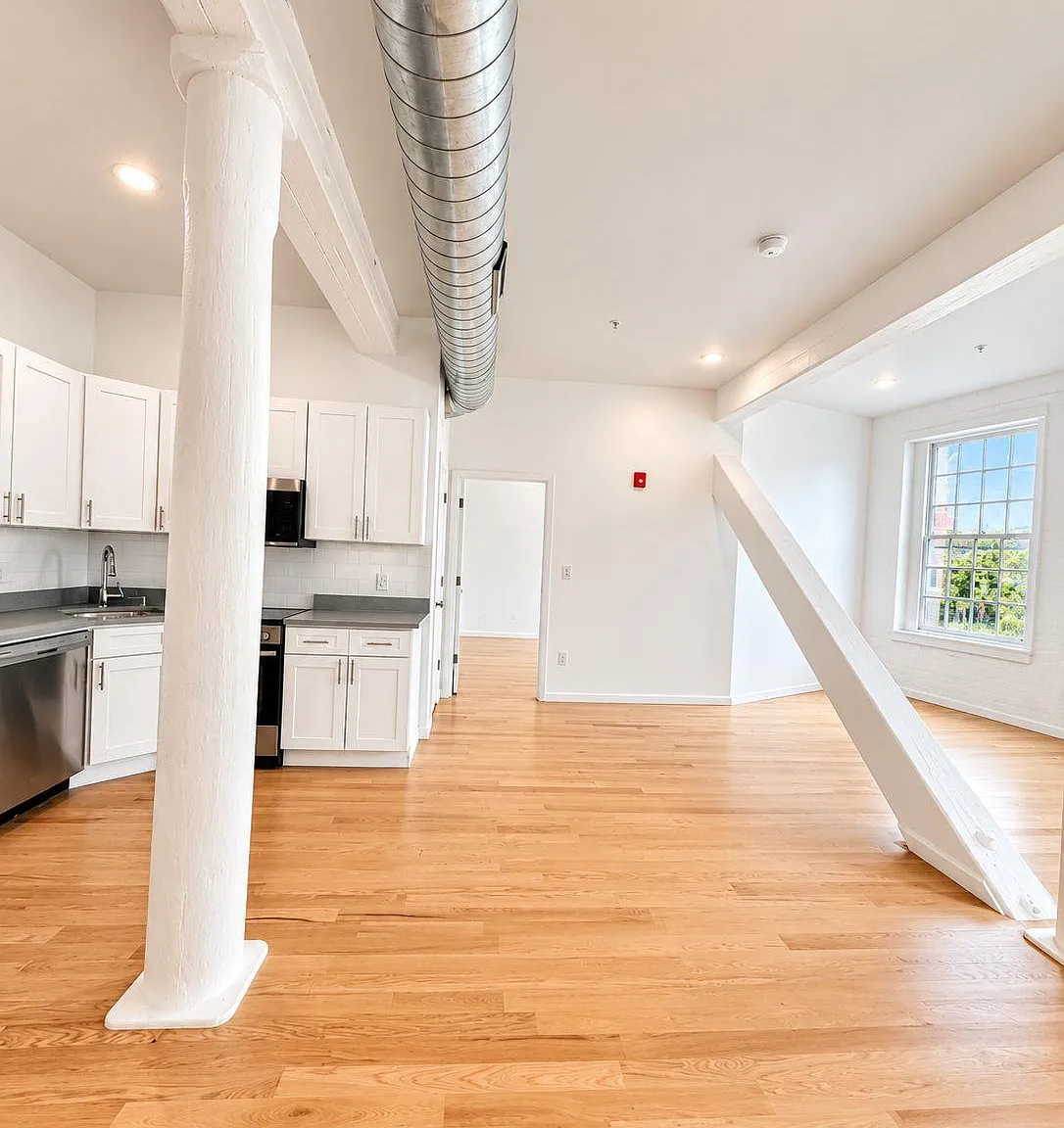 155 S River St — Photo 2