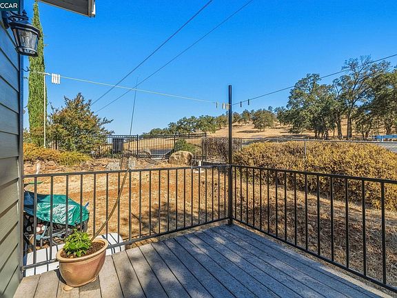 5th image of 423 Poker Flat Rd