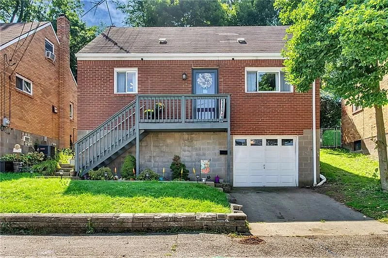 2045 Plainview Ave photo 1