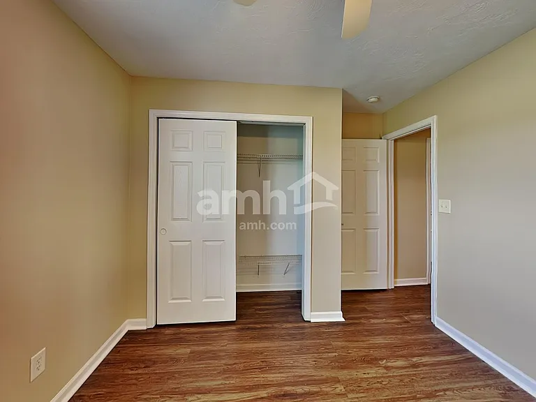 717 Breakers Ln — Photo 12