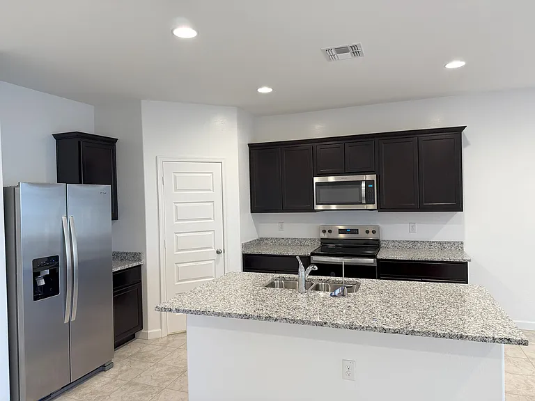 1840 W Spaulding Ave — Photo 11