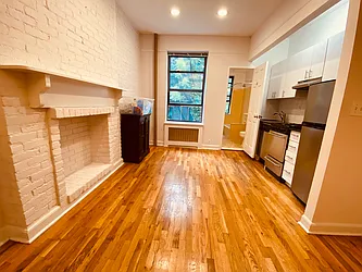 Rented by Metropolis Real Estate of Manhattan