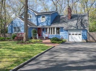 11 Pinewood Dr, Huntington, NY