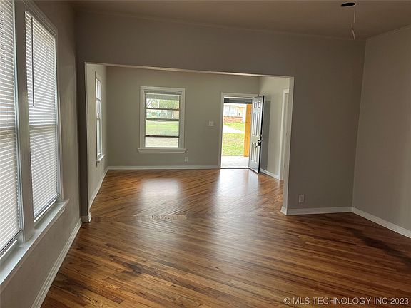 4th image of 410 N Brown St