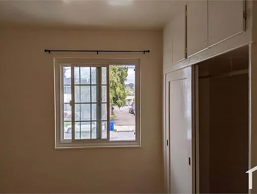 3 bed, 900 sqft, $3,494 — Photo 3