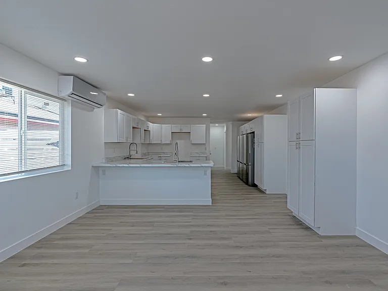 411 W Grove St — Photo 6