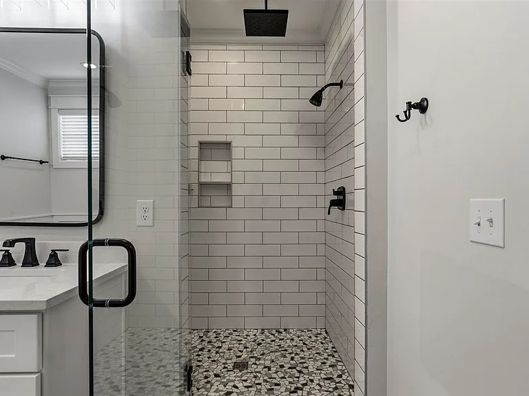 633 Village Way — Photo 18
