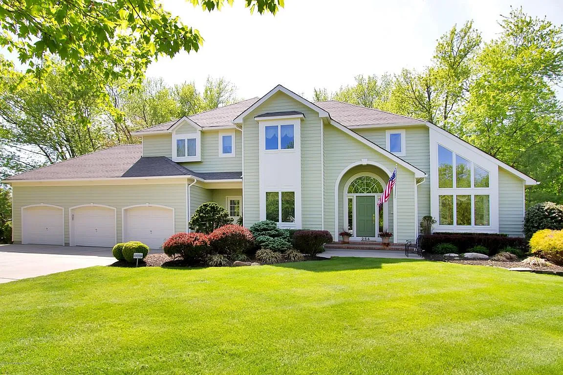 254 Williamsburg Dr photo 1