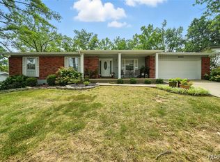 800 Clayworth Dr, Ballwin, MO 63011
