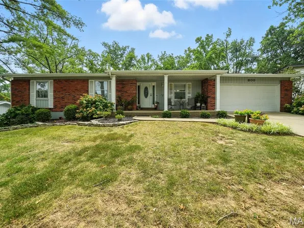 800 Clayworth Dr, Ballwin, MO 63011