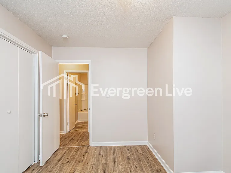 2716 Shaftsbury St — Photo 3