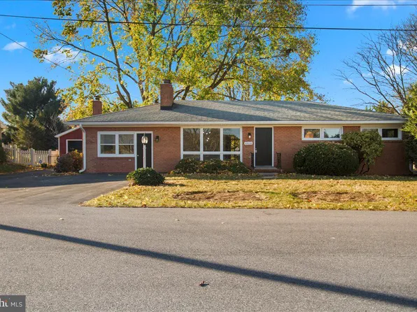 22028 Holiday Dr, Smithsburg, MD 21783