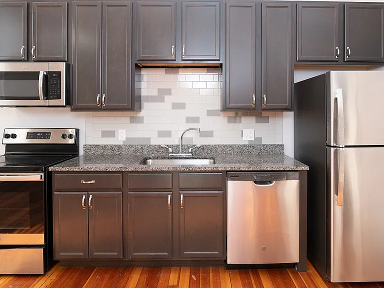 230 W Dunklin St #101 — Photo 4