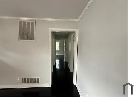 1419 Kingswood St — Photo 2