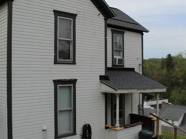 3418 Central St, Farmington, WV 26571