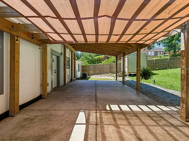 103 S Germantown Rd — Photo 4