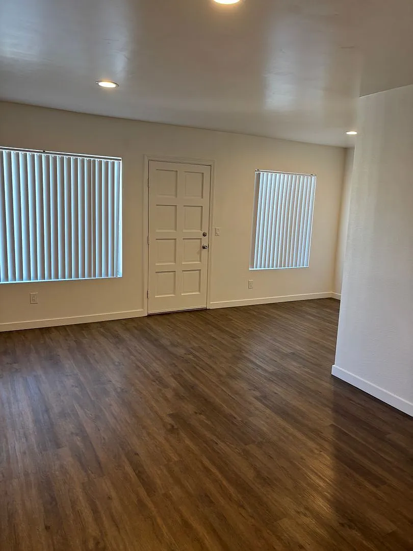 4840 Santa Monica Ave — Photo 4