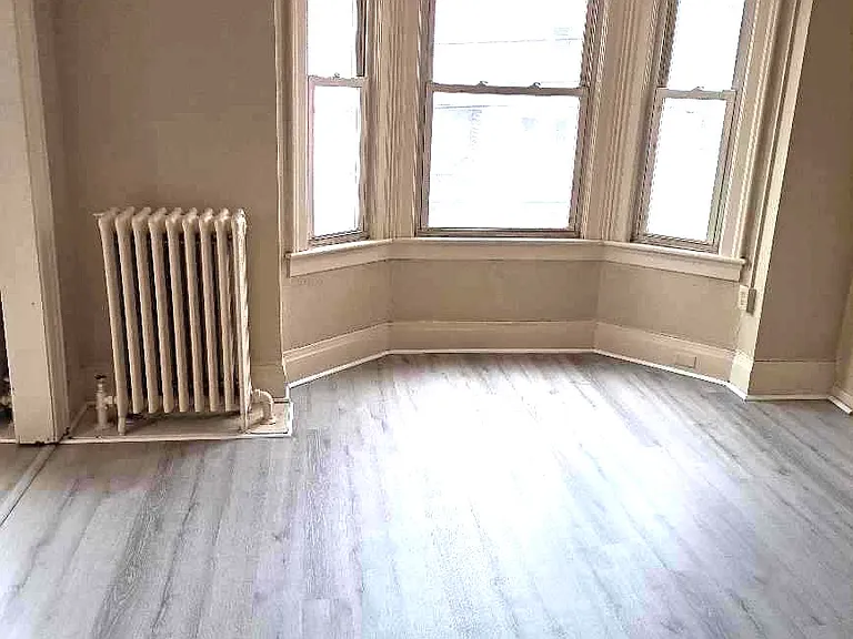 323-325 W Otterman St #2 — Photo 4