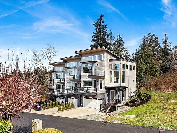 3rd image of 1306 Digby Place