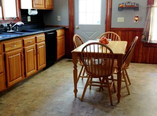 18 Howard St, Holyoke, MA 01040