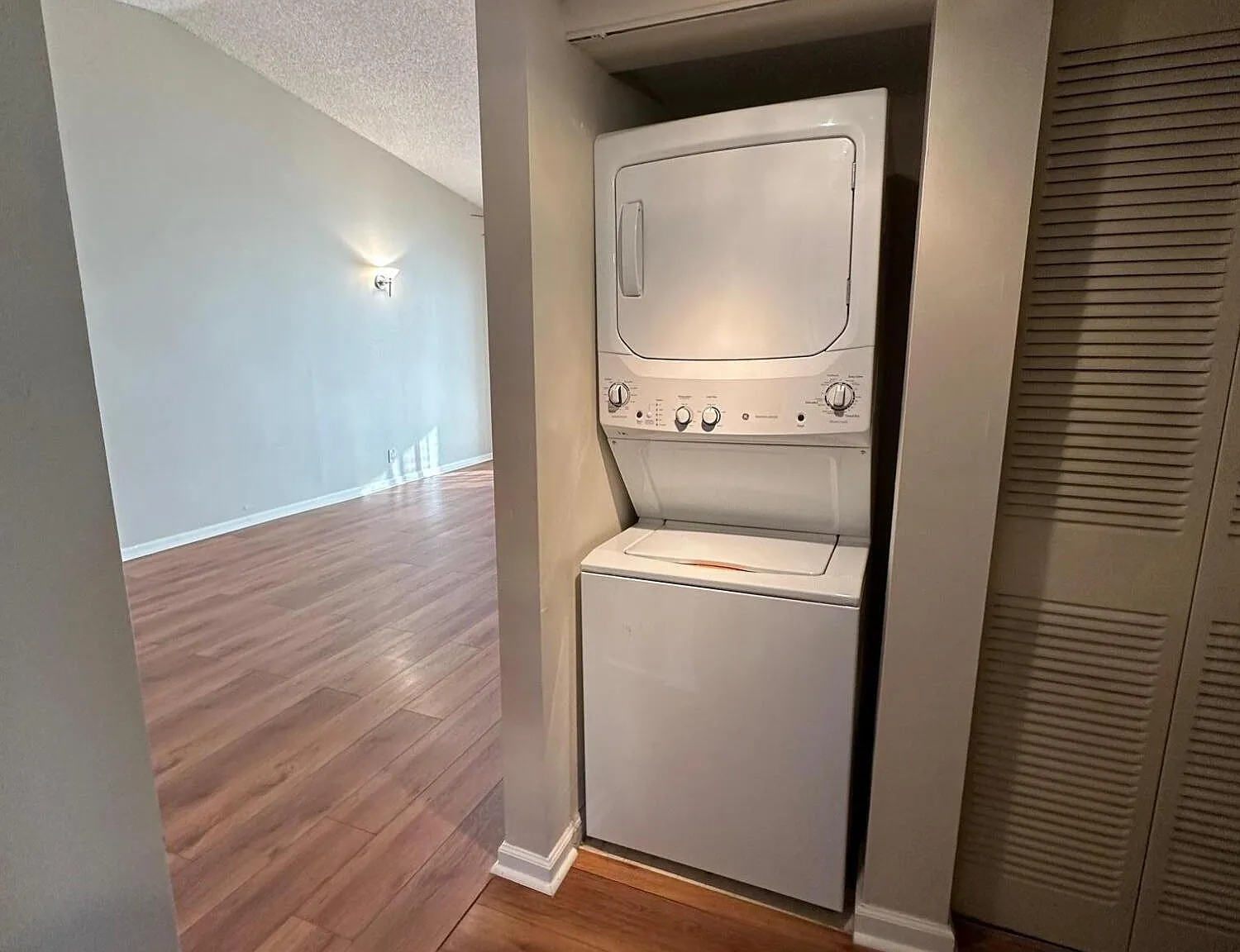 2 bed, 2.0 bath, 938 sqft, $2,600 — Photo 4